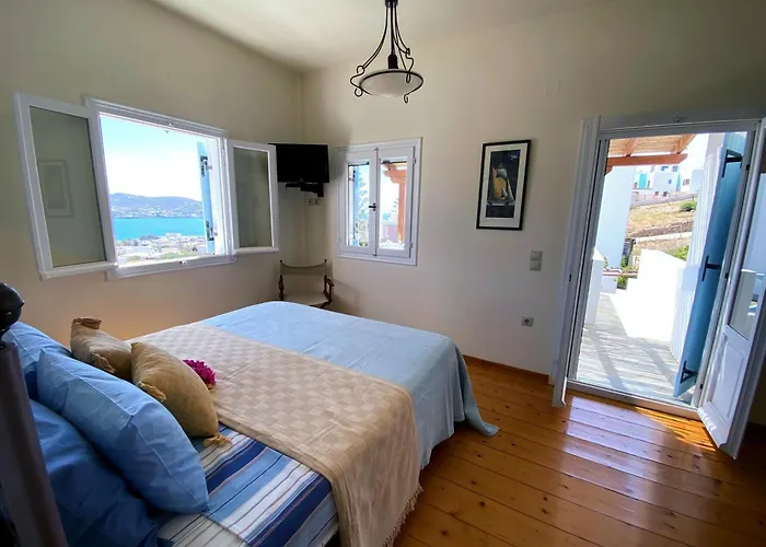 Vivi Finikas (Syros)