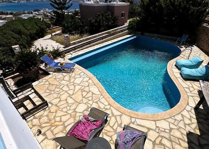 Vivi Finikas (Syros)